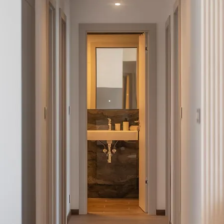 Eurovea Tower By Ellements- Castle View Pozsony