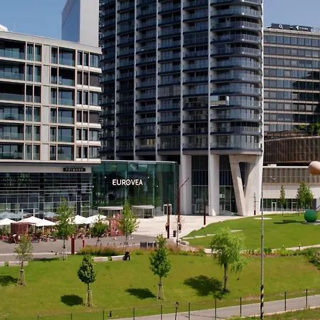 Eurovea Tower By Ellements- Castle View Apartamento