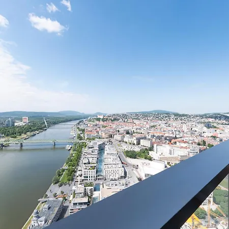 Eurovea Tower By Ellements- Castle View Apartamento *